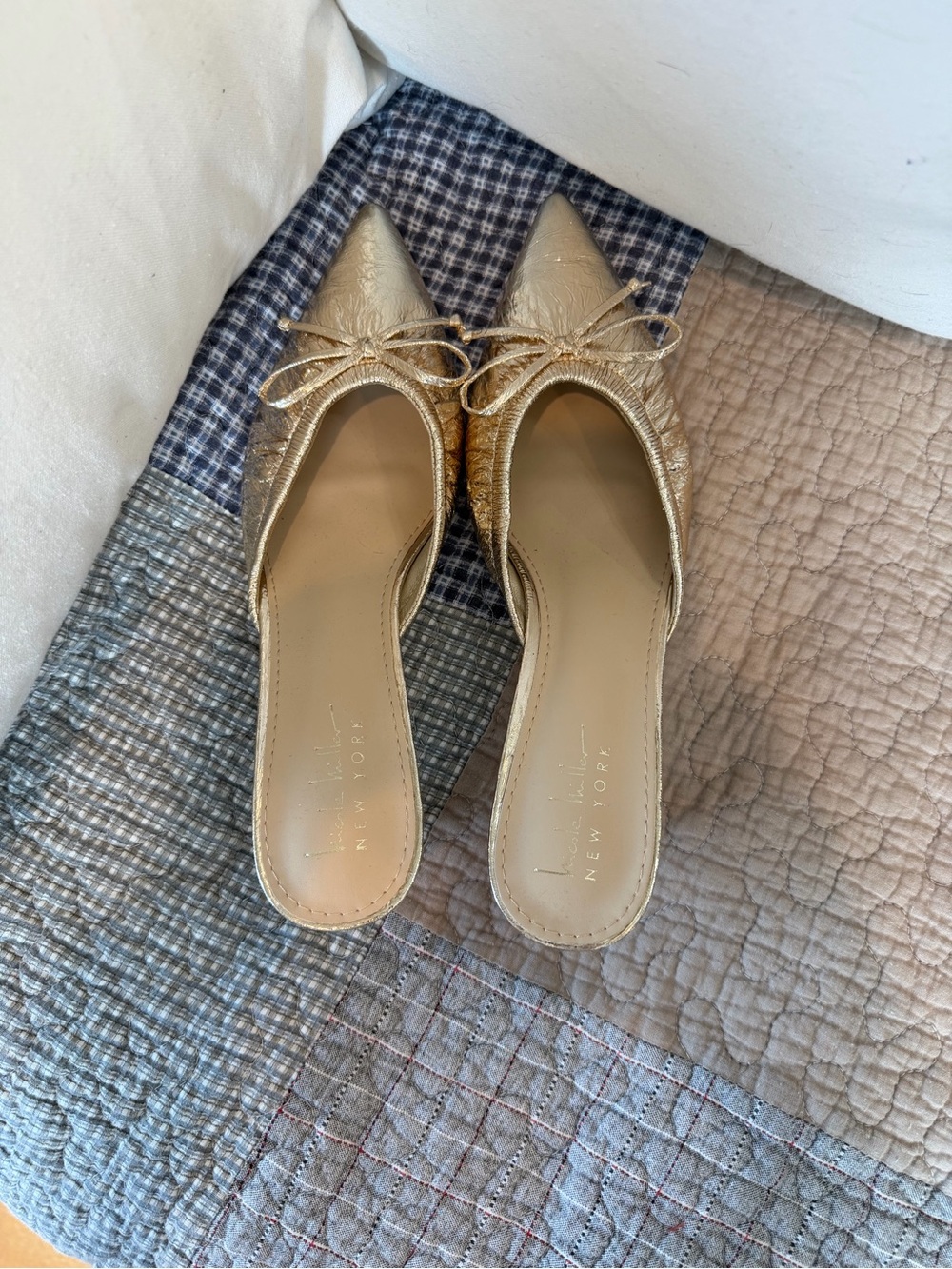 Nicole Miller Women’s Metallic Gold Pointed Toe Bow Mules size 10 - Picture 2 of 5